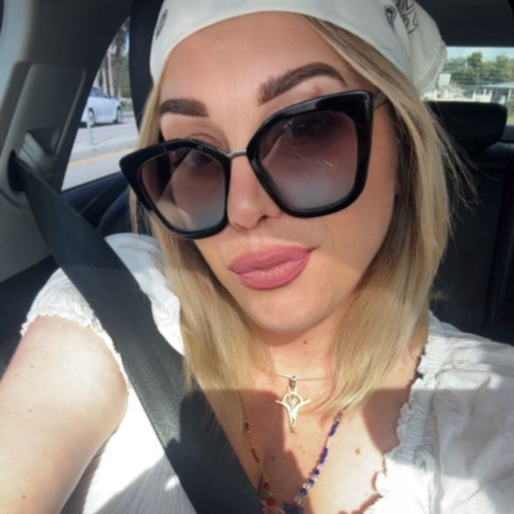 Meet your Posher, Heydi